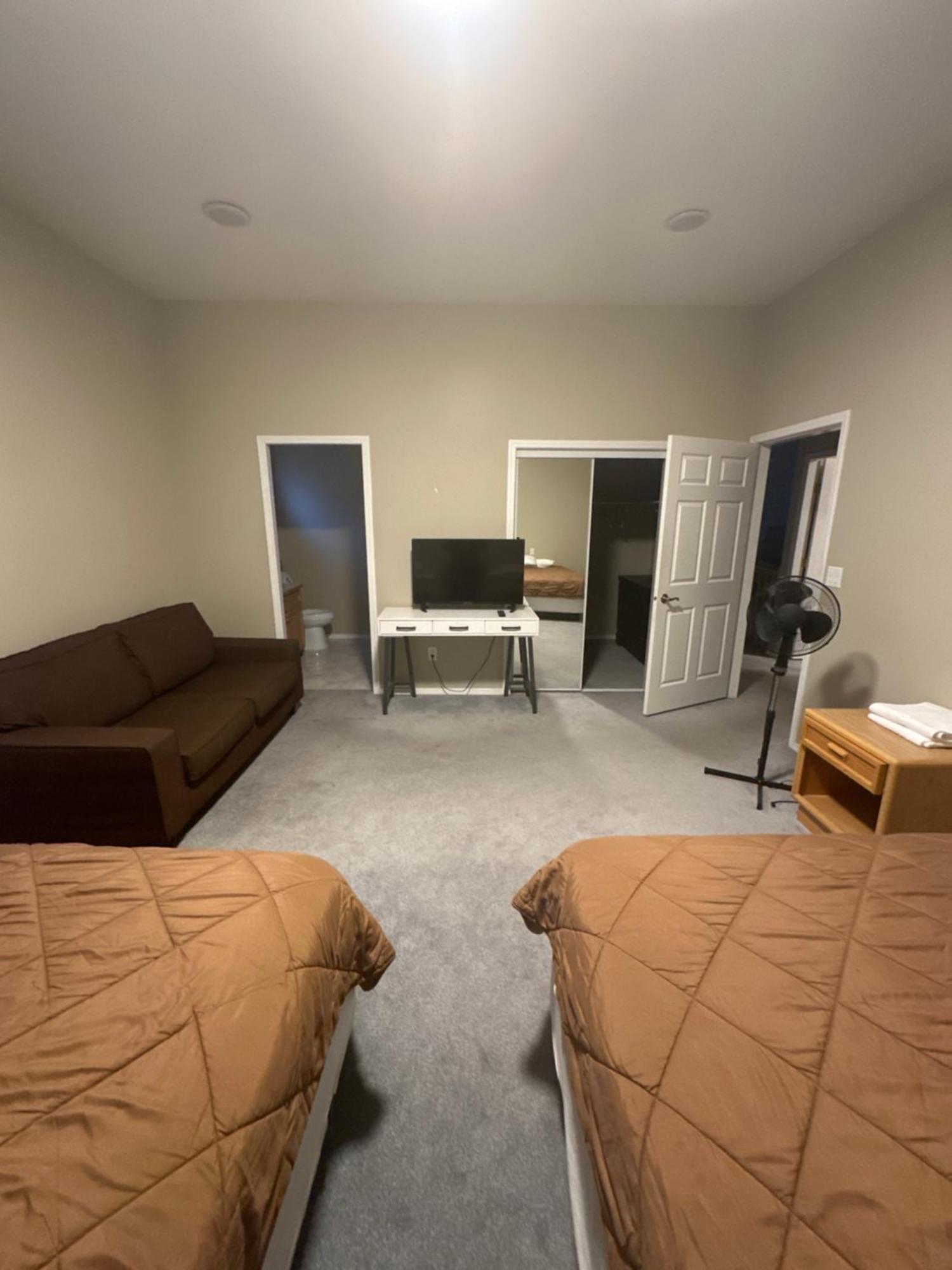 Apple Tree Inn Пентиктон Экстерьер фото