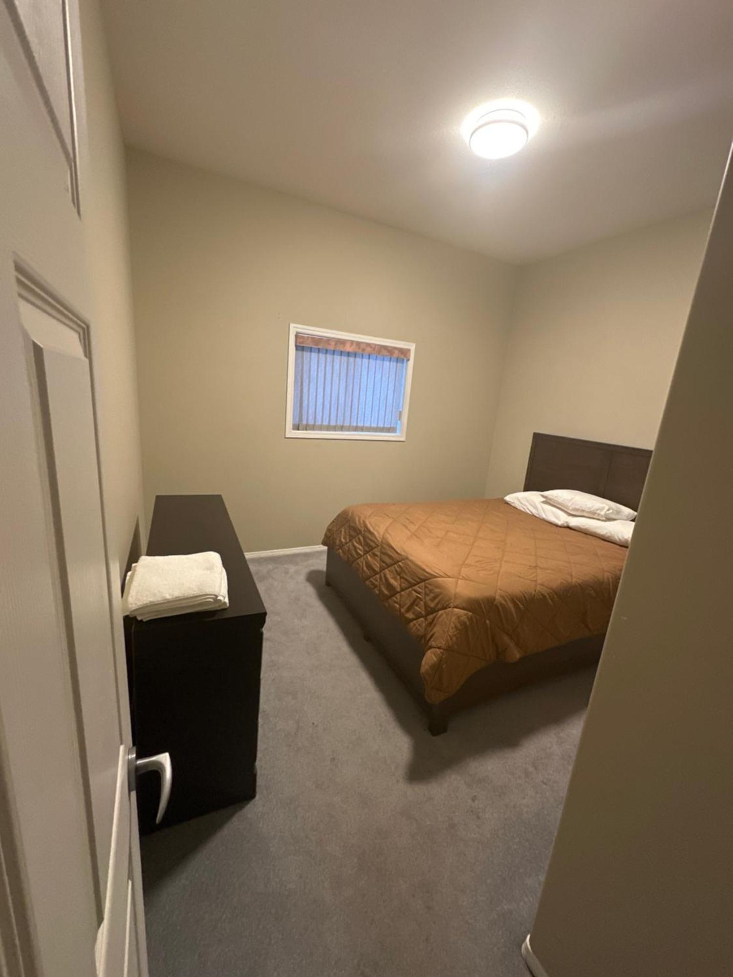 Apple Tree Inn Пентиктон Экстерьер фото