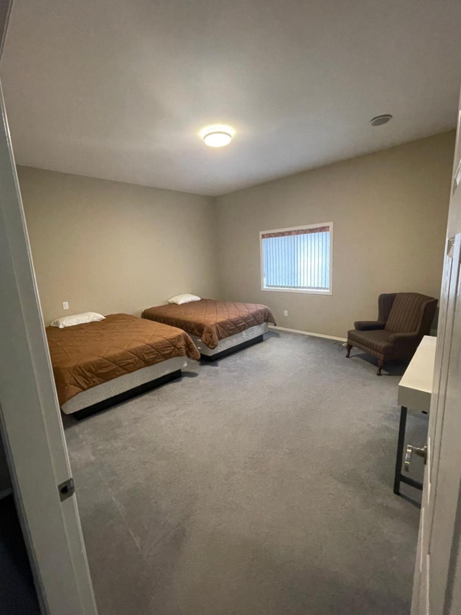 Apple Tree Inn Пентиктон Экстерьер фото