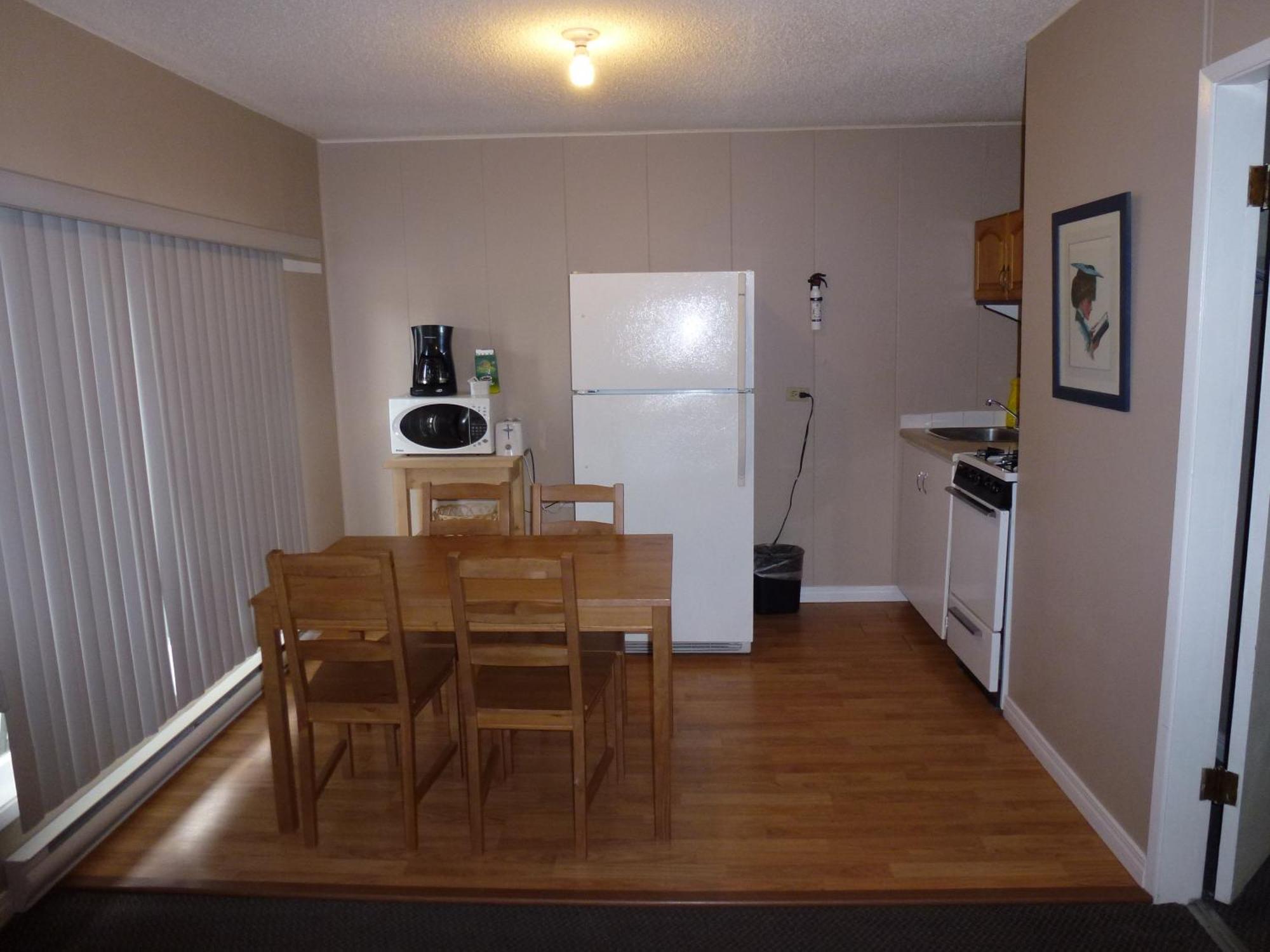 Apple Tree Inn Пентиктон Экстерьер фото