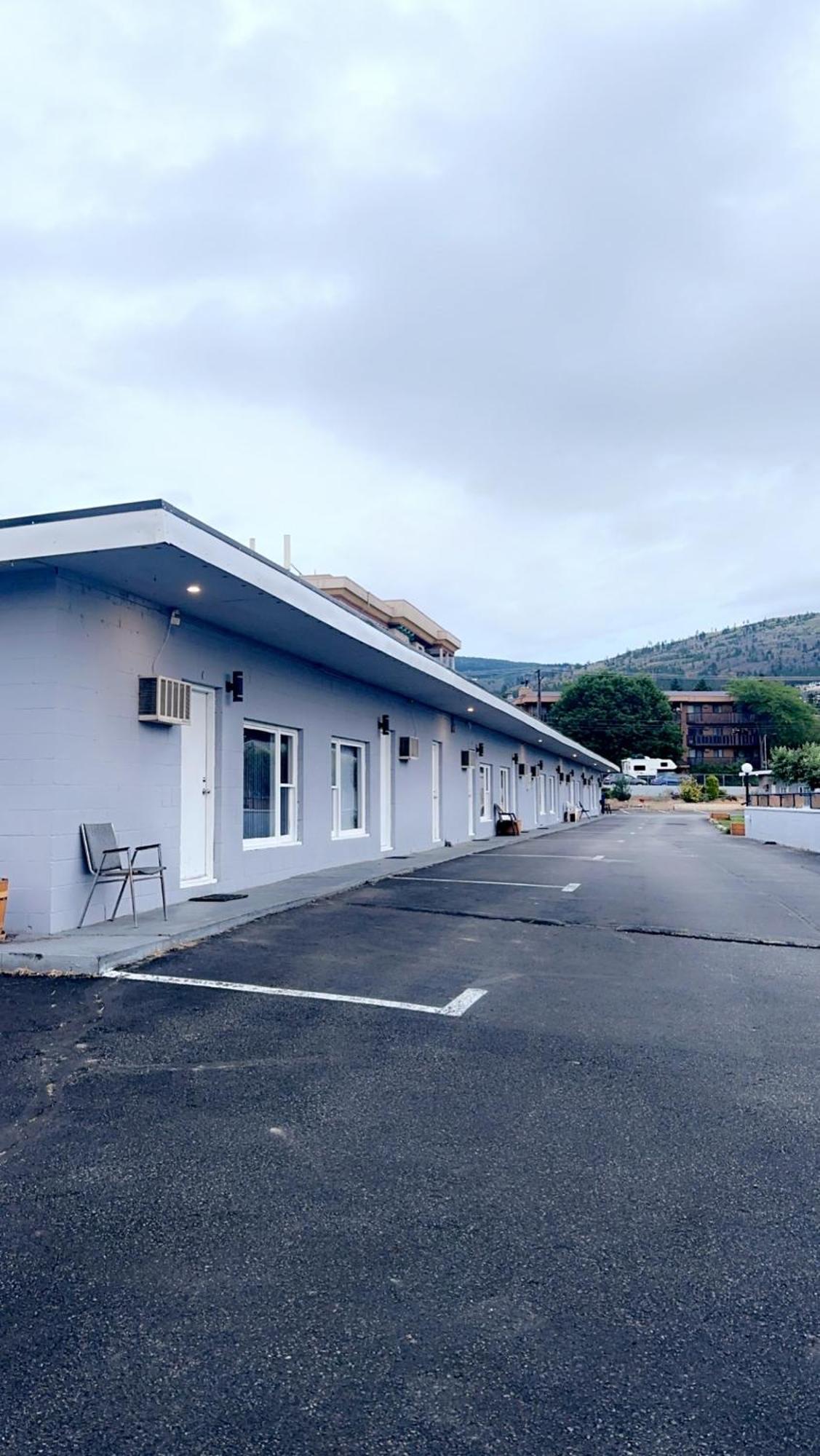 Apple Tree Inn Пентиктон Экстерьер фото