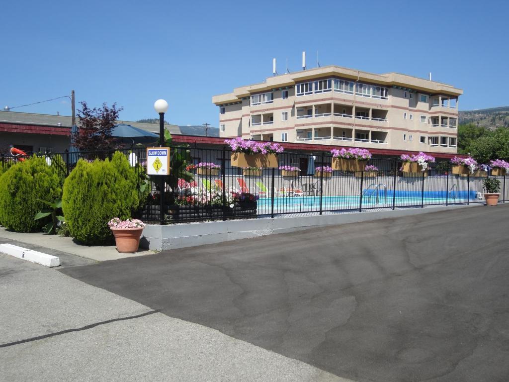 Apple Tree Inn Пентиктон Экстерьер фото