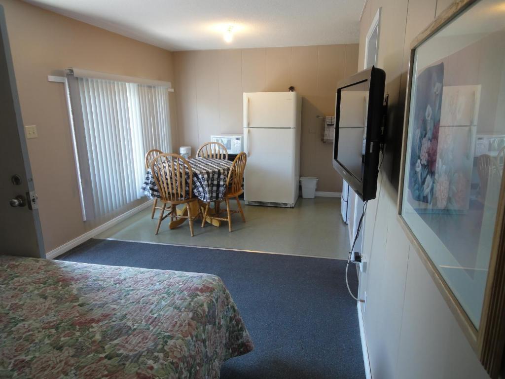 Apple Tree Inn Пентиктон Экстерьер фото