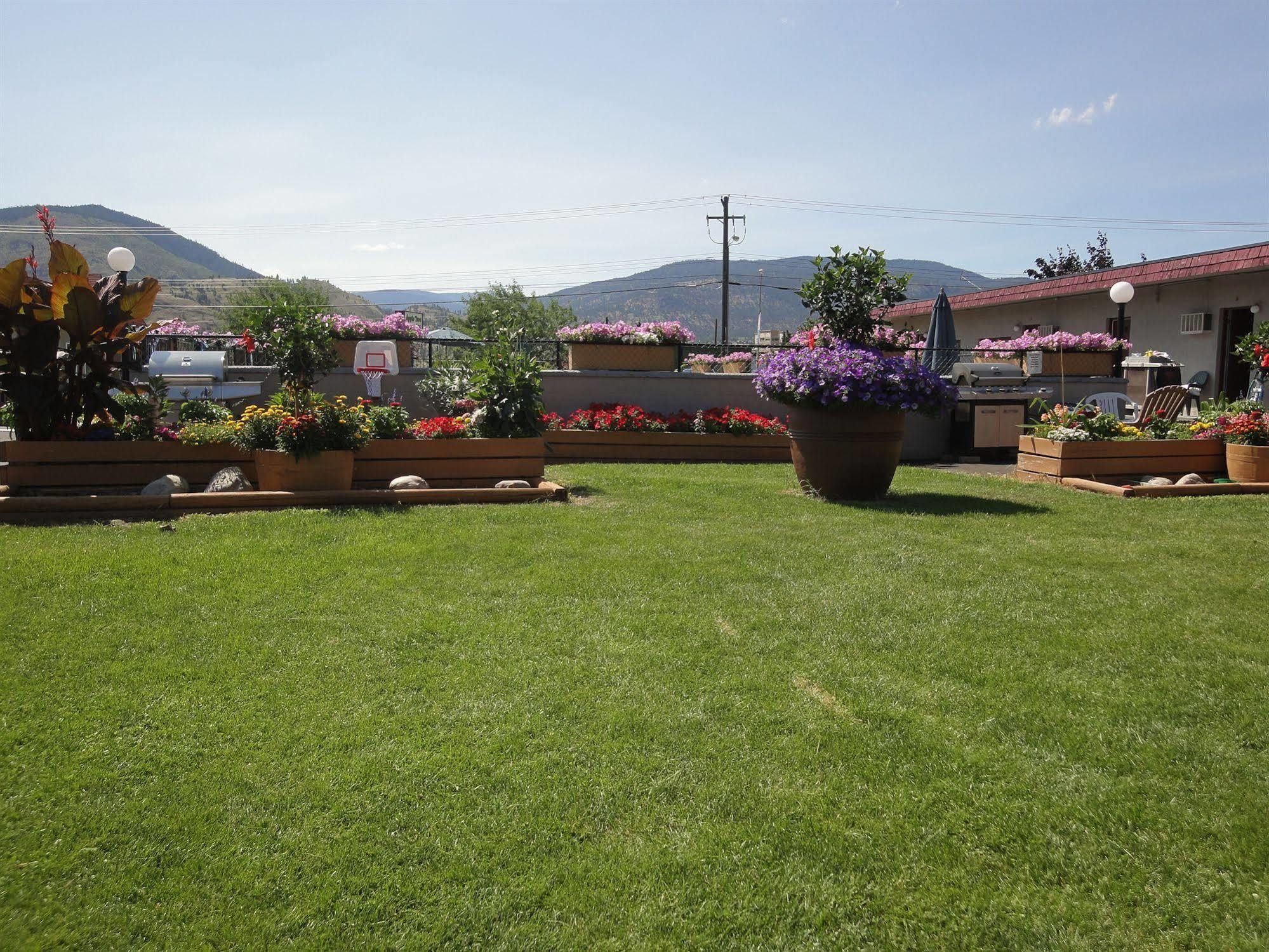 Apple Tree Inn Пентиктон Экстерьер фото