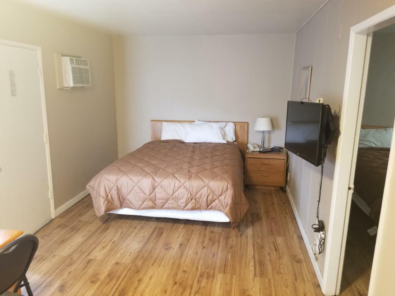 Apple Tree Inn Пентиктон Экстерьер фото
