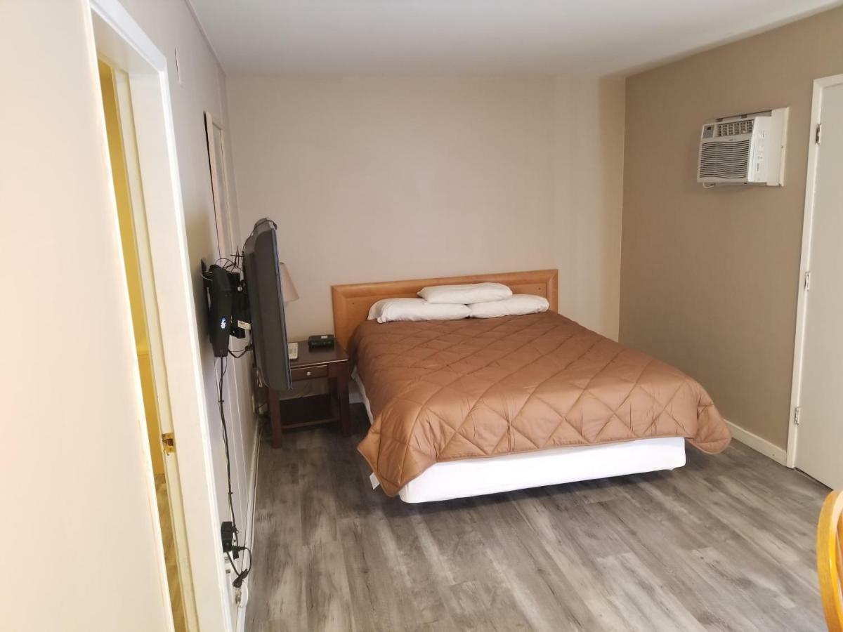 Apple Tree Inn Пентиктон Экстерьер фото