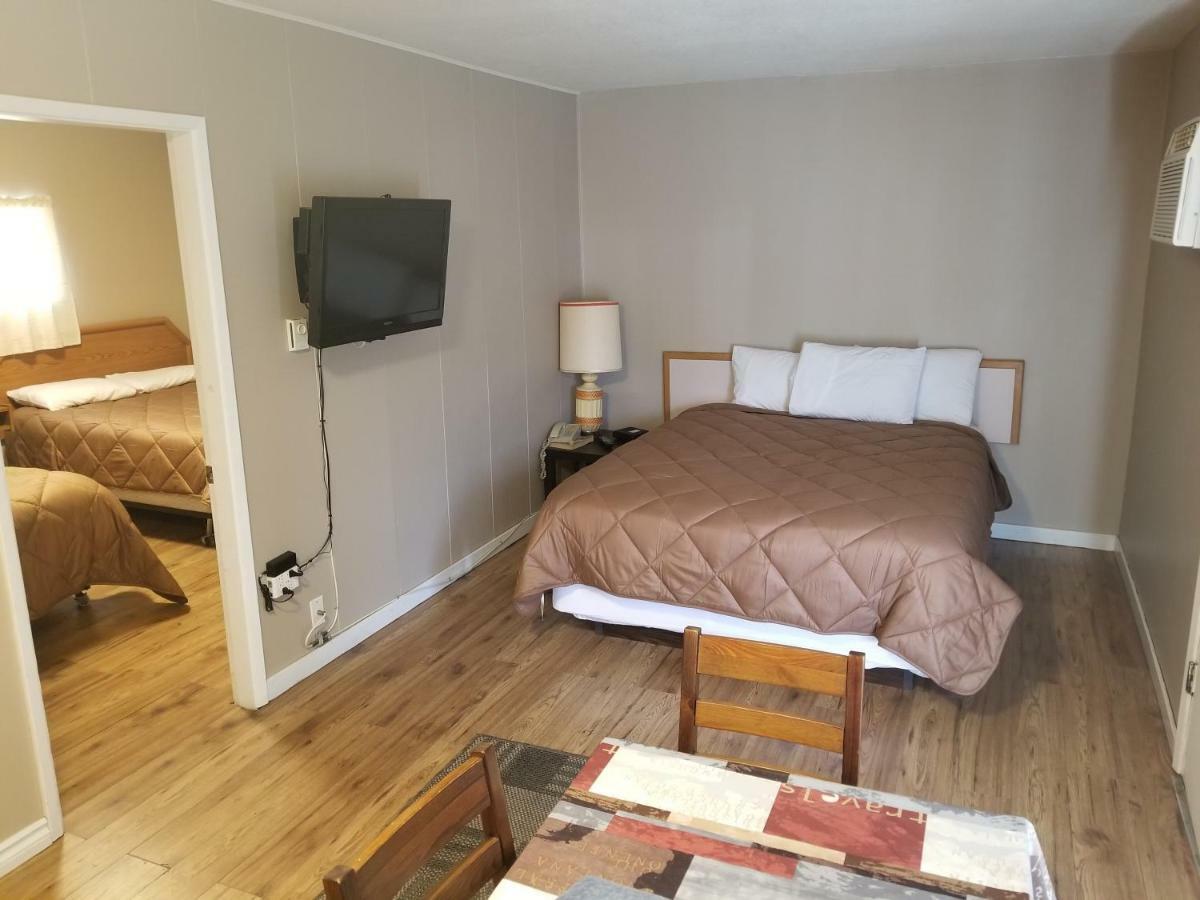 Apple Tree Inn Пентиктон Экстерьер фото