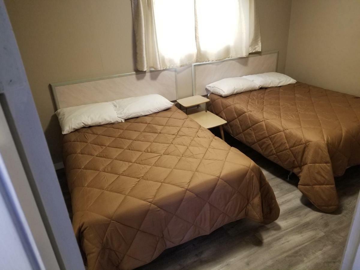Apple Tree Inn Пентиктон Экстерьер фото